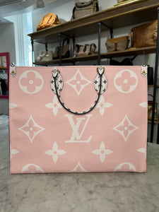 Louis Vuitton Onthego Monogram Giant Red/Pink  Louis vuitton purse, Vuitton  handbags, Louis vuitton store