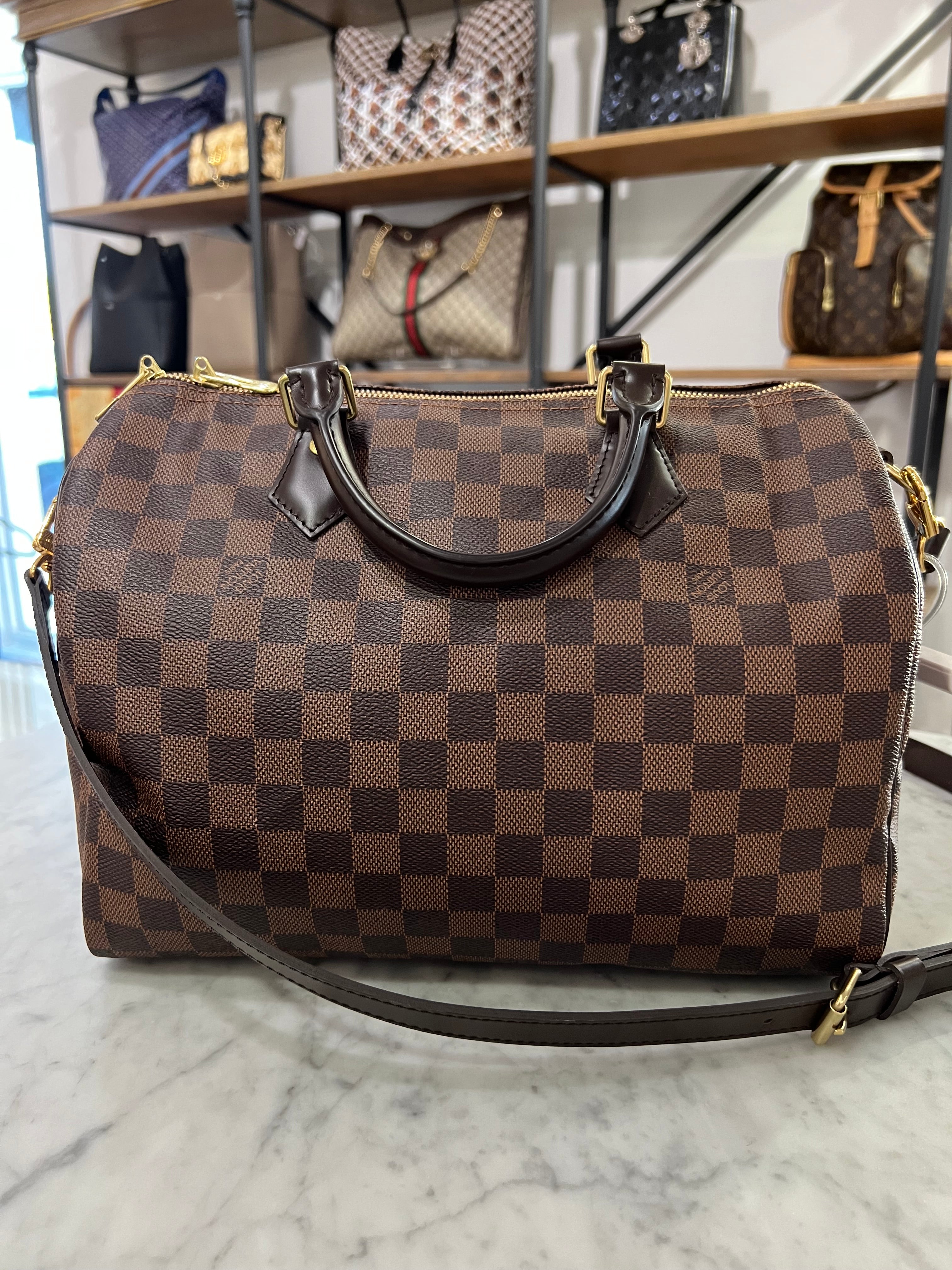 Classic Speedy Monogram 30. Such a timeless bag. Made for the city girl.  This style is one of Louis Vuitton iconic items. Condition:…